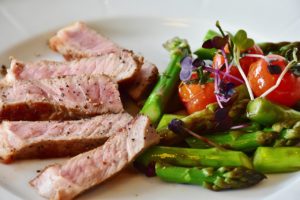 Dieta białkowa – jak działa i jakie są jej korzyści?
